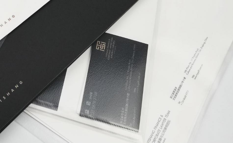 上海畫冊(cè)加急印刷，吉印通24小時(shí)護(hù)航您的品牌發(fā)布會(huì)！