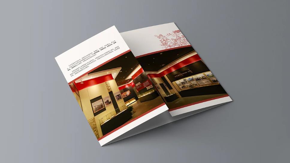 <strong>彩頁印刷</strong>后期加工服務，覆膜、燙金等工藝任選